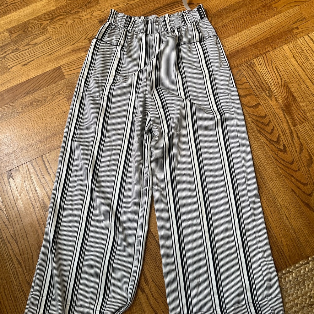 VICTORIA'S SECRET BLACK AND WHITE STRIPE SATIN LOUNGE PANTS  SIZE Medium